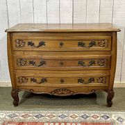 Commode de style Louis XV des années 1950 en merisier et loupe d'orme