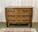 Commode de style Louis XV des années 1950 en merisier et loupe d'orme