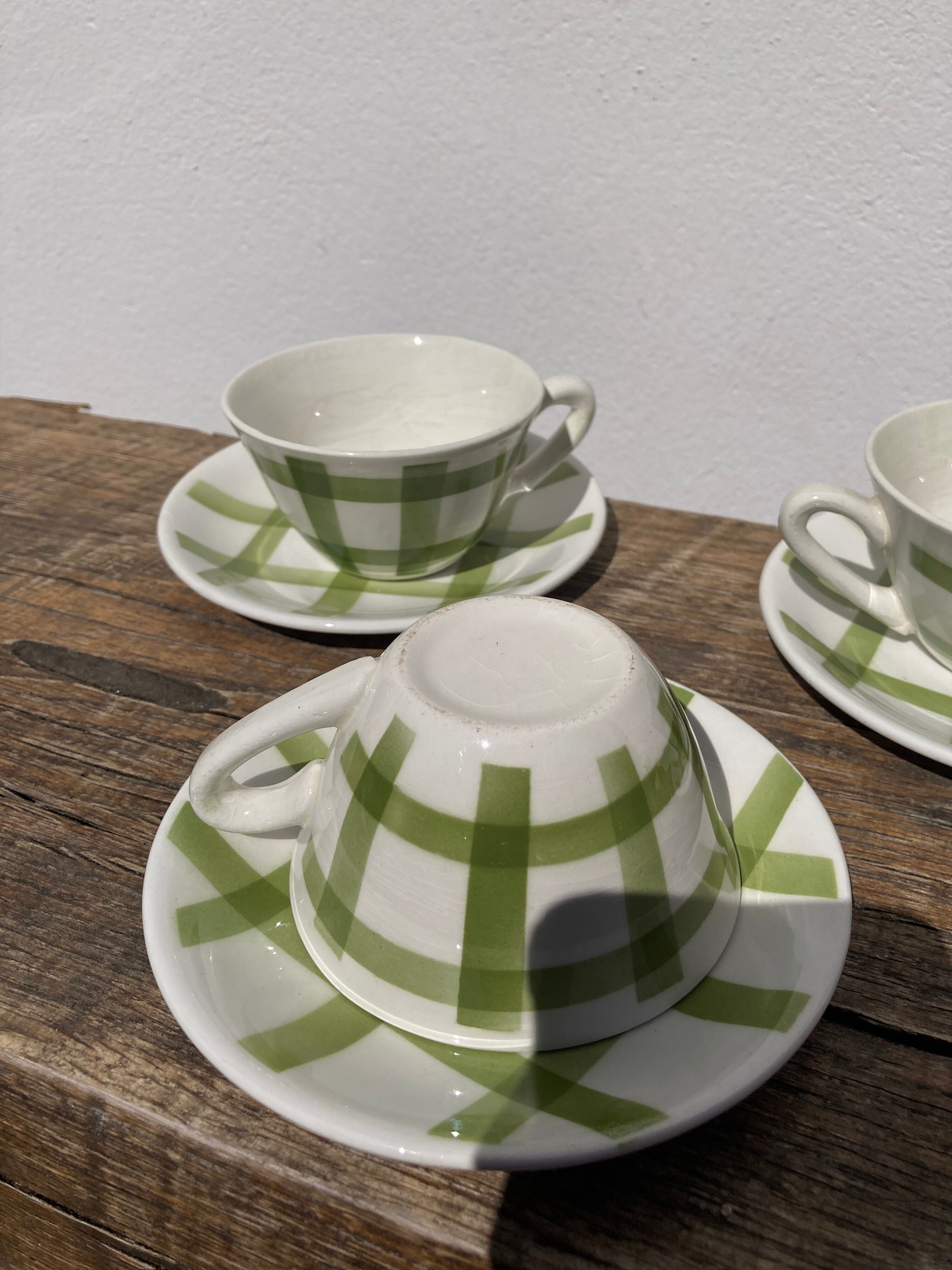 4 coffee cups Green and white checkered wolf grinders