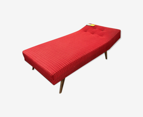 Divan tissu vintage rouge pieds compas