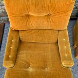 Paire de fauteuils crapauds doré en velours