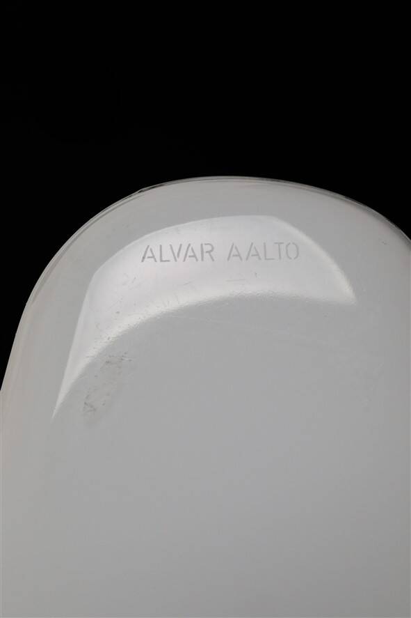 Large Iittala / Alvar Aalto “3030” / “Savoy” vase / white / mid-century modern design