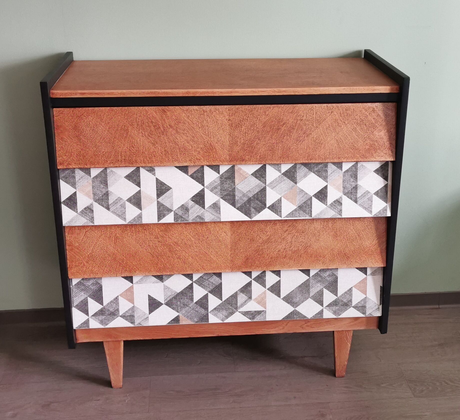 Vintage chest of drawers