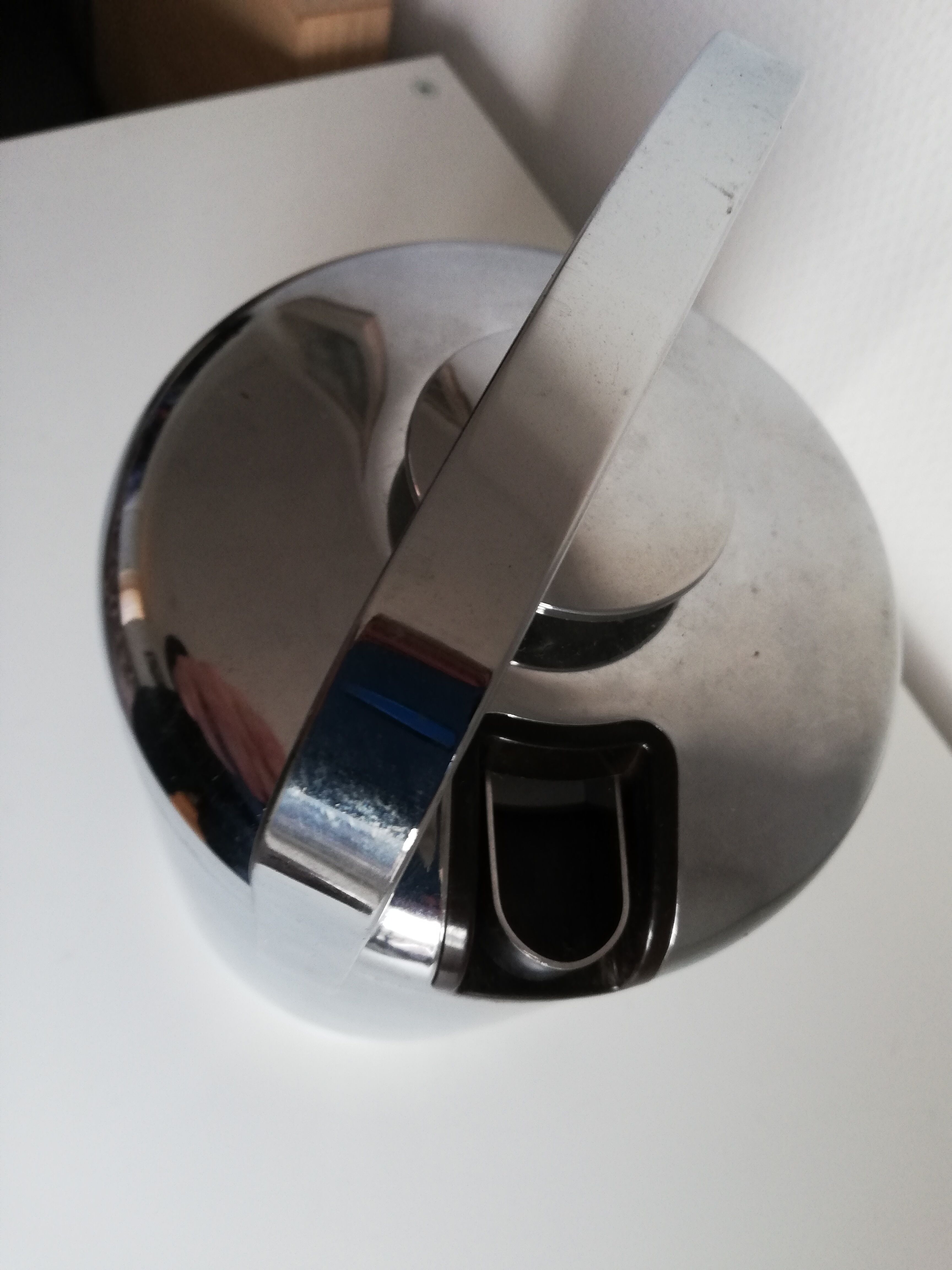 Elephant chrome metal ice bucket and integrated clamp