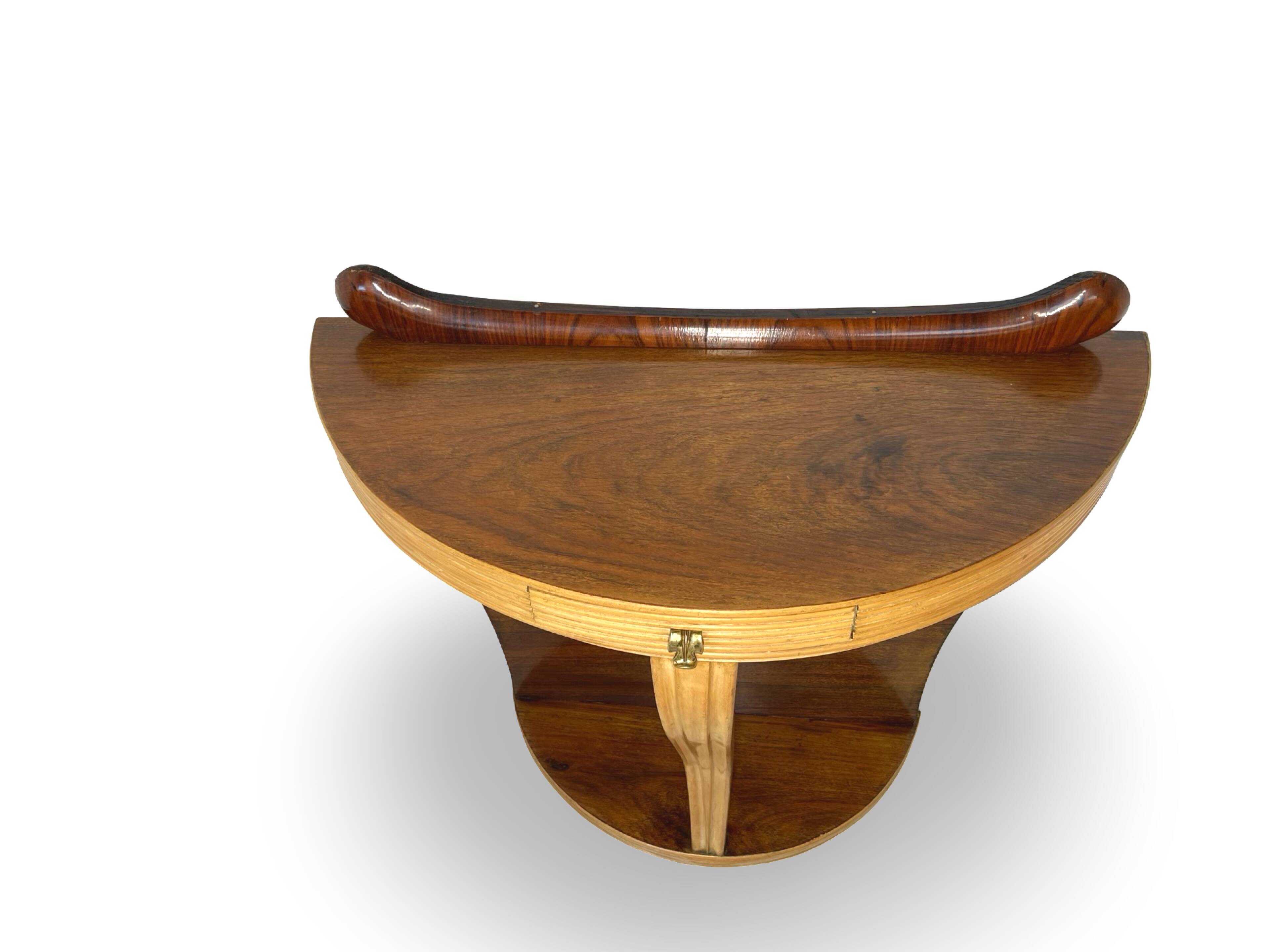 Console Art Déco moderne du milieu du siècle, dans le style de Paolo Buffa.