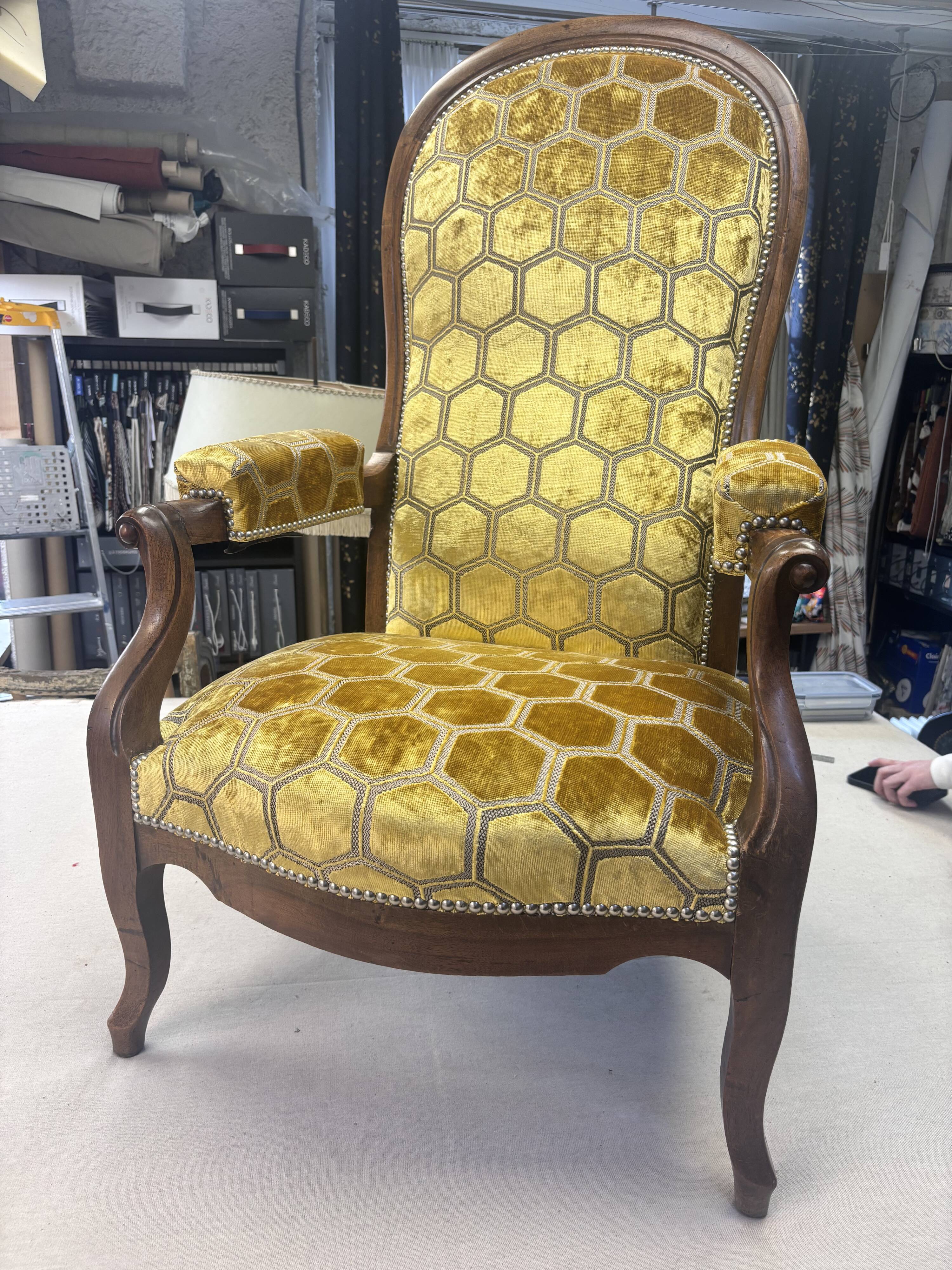 Voltaire armchair with a rack mechanism