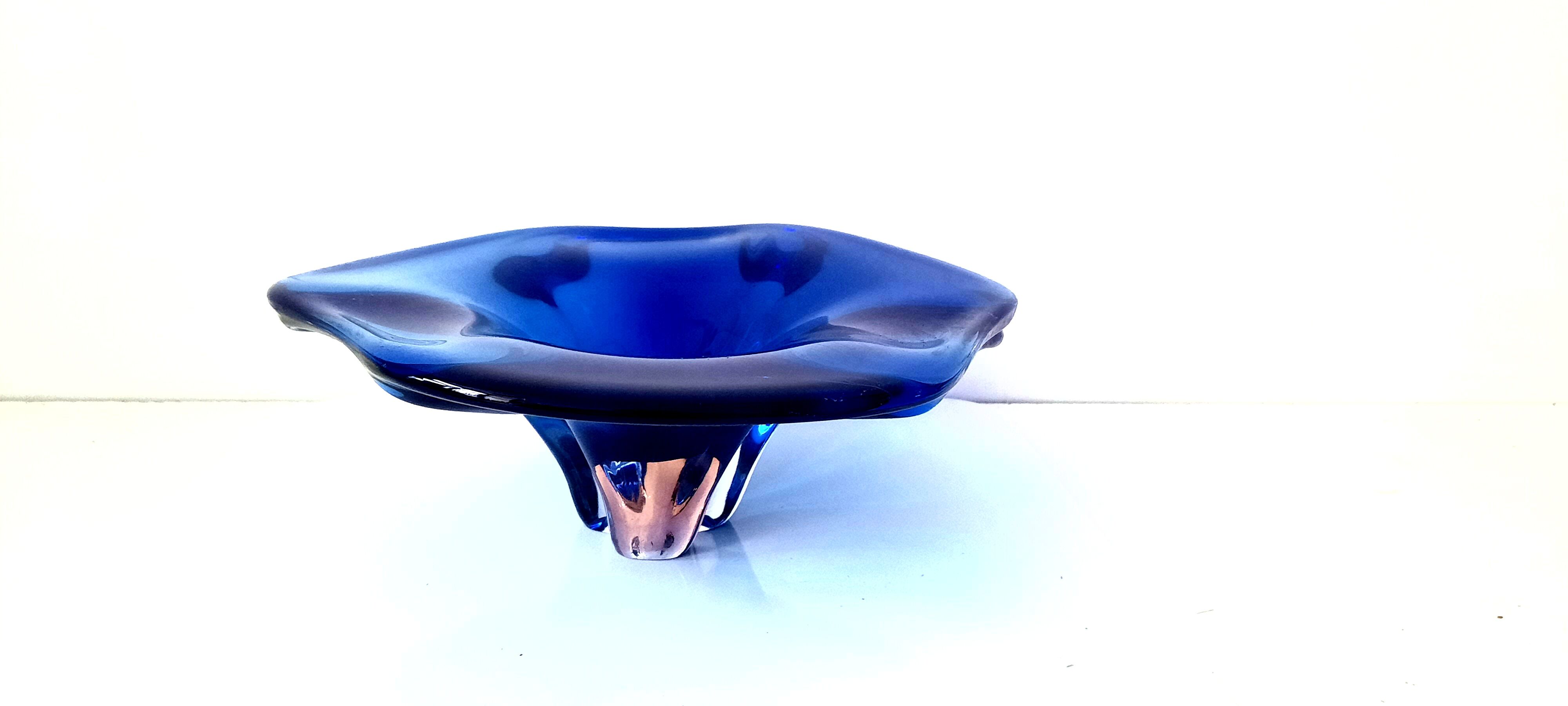 Organic-shaped intense blue Murano glass trinket bowl circa 1970