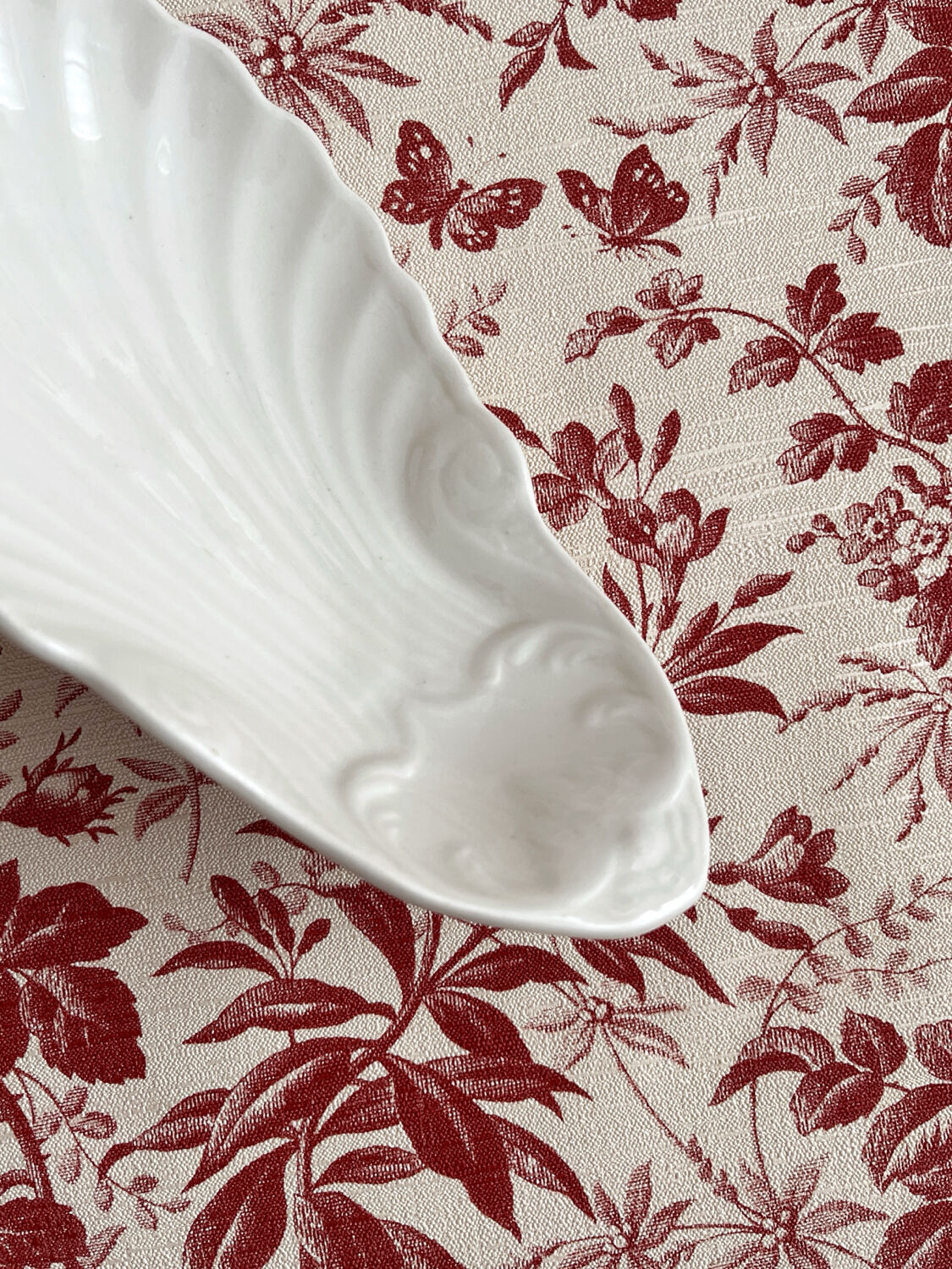 Antique porcelain shell ramekin dish (#1)