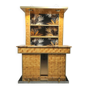 bar avec tabourets pressés