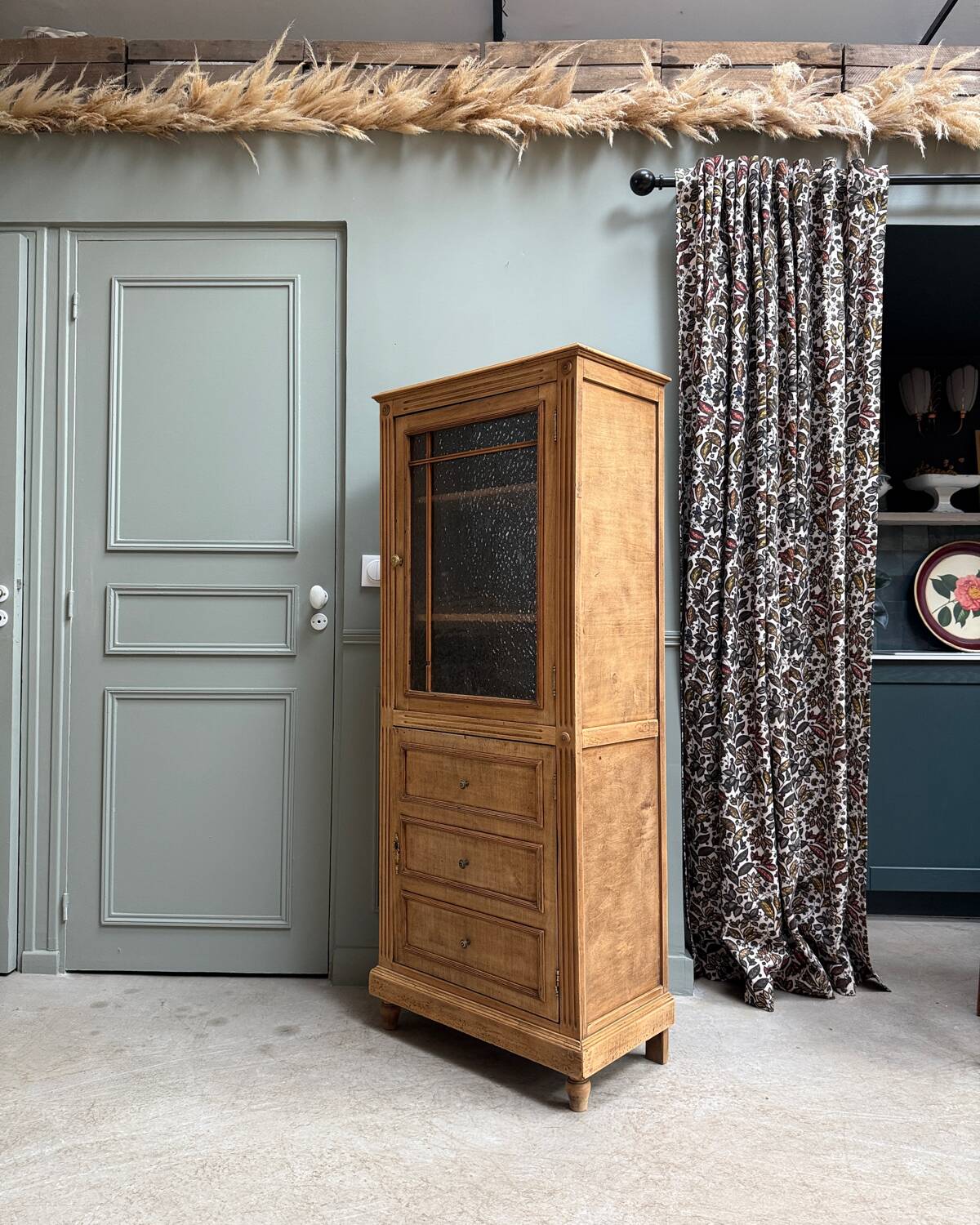 Renovated Parisian showcase