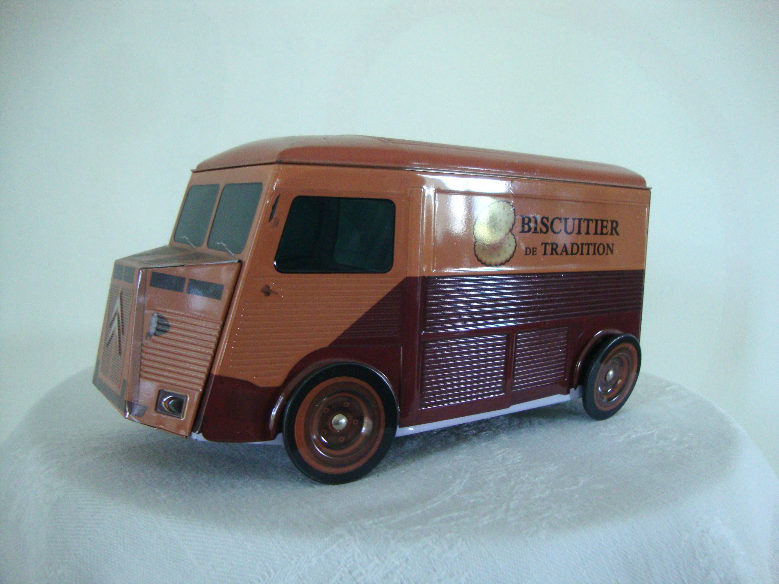 Citroen van in painted sheet metal