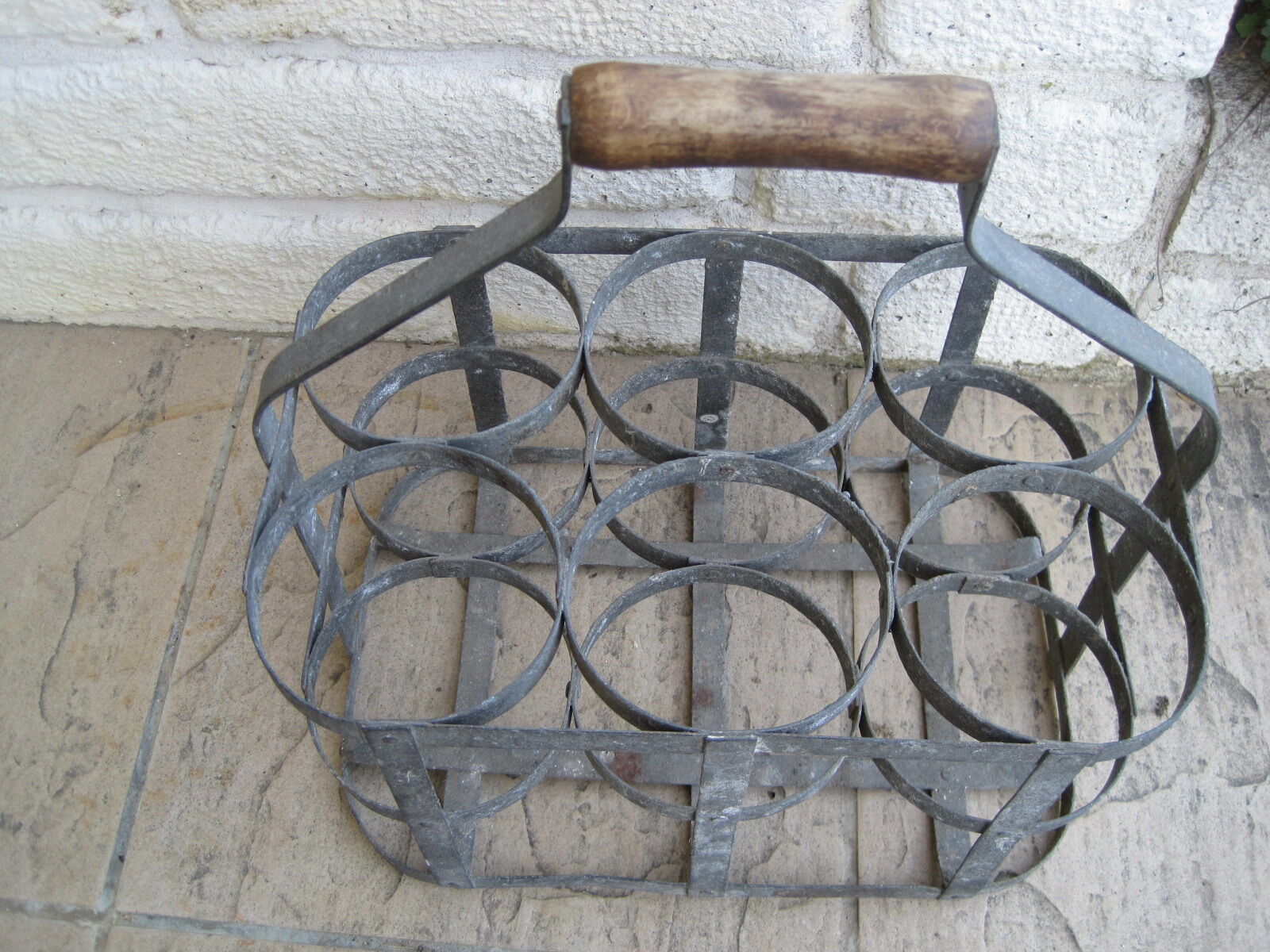 Zinc bottle holder and 6-compartment wooden handle