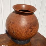Pottery based on metal