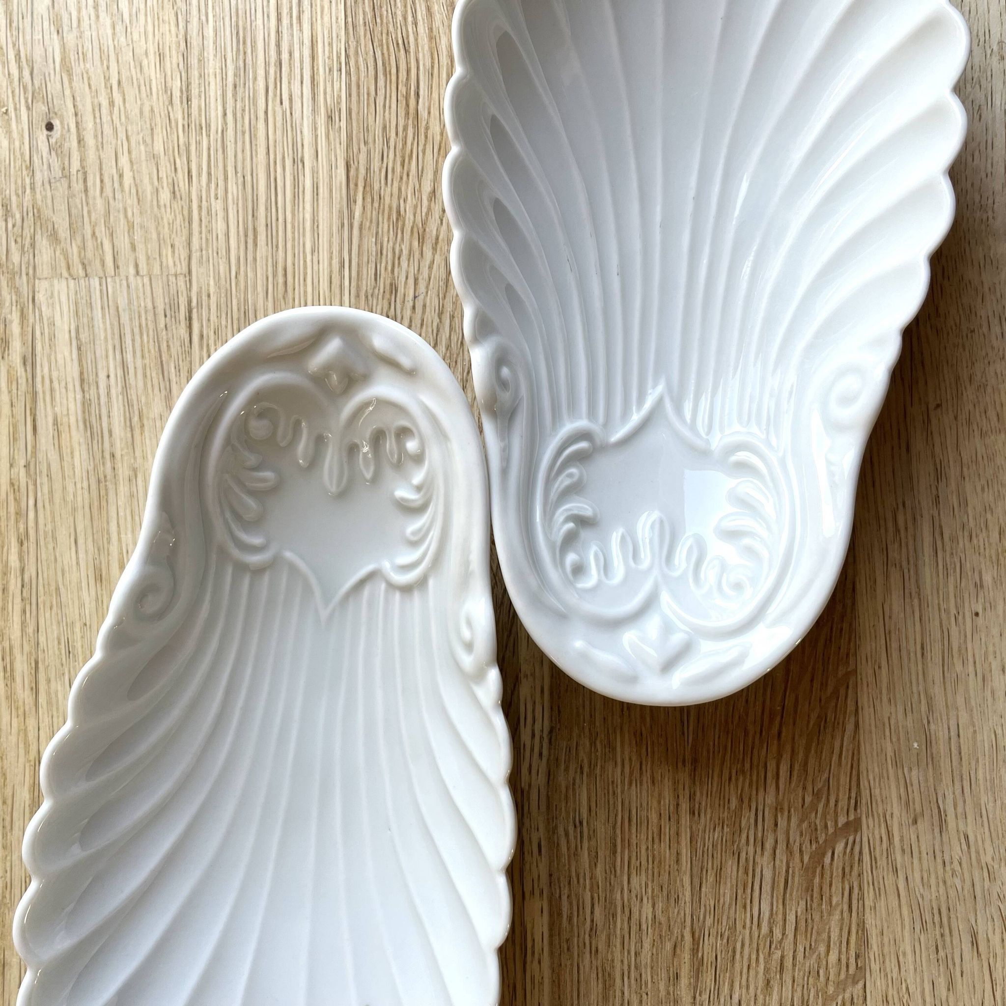 Paire de coupelles coquilles en porcelaine