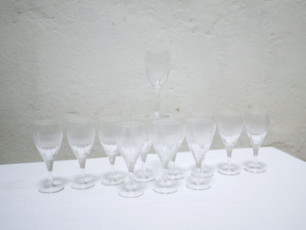 Série de 12 verres à vin rouge vintage en cristal