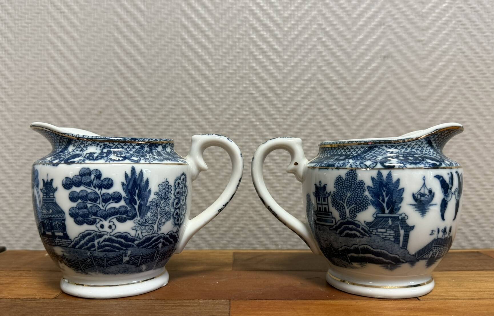 pair of English porcelain jugs with Asian decorations