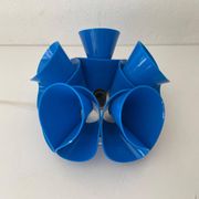 Lampe de table en plexiglas bleu Flower Design, années 1970, Italie