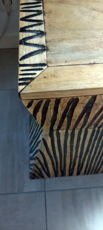 Tabouret coffre en teck naturel brun et noir.