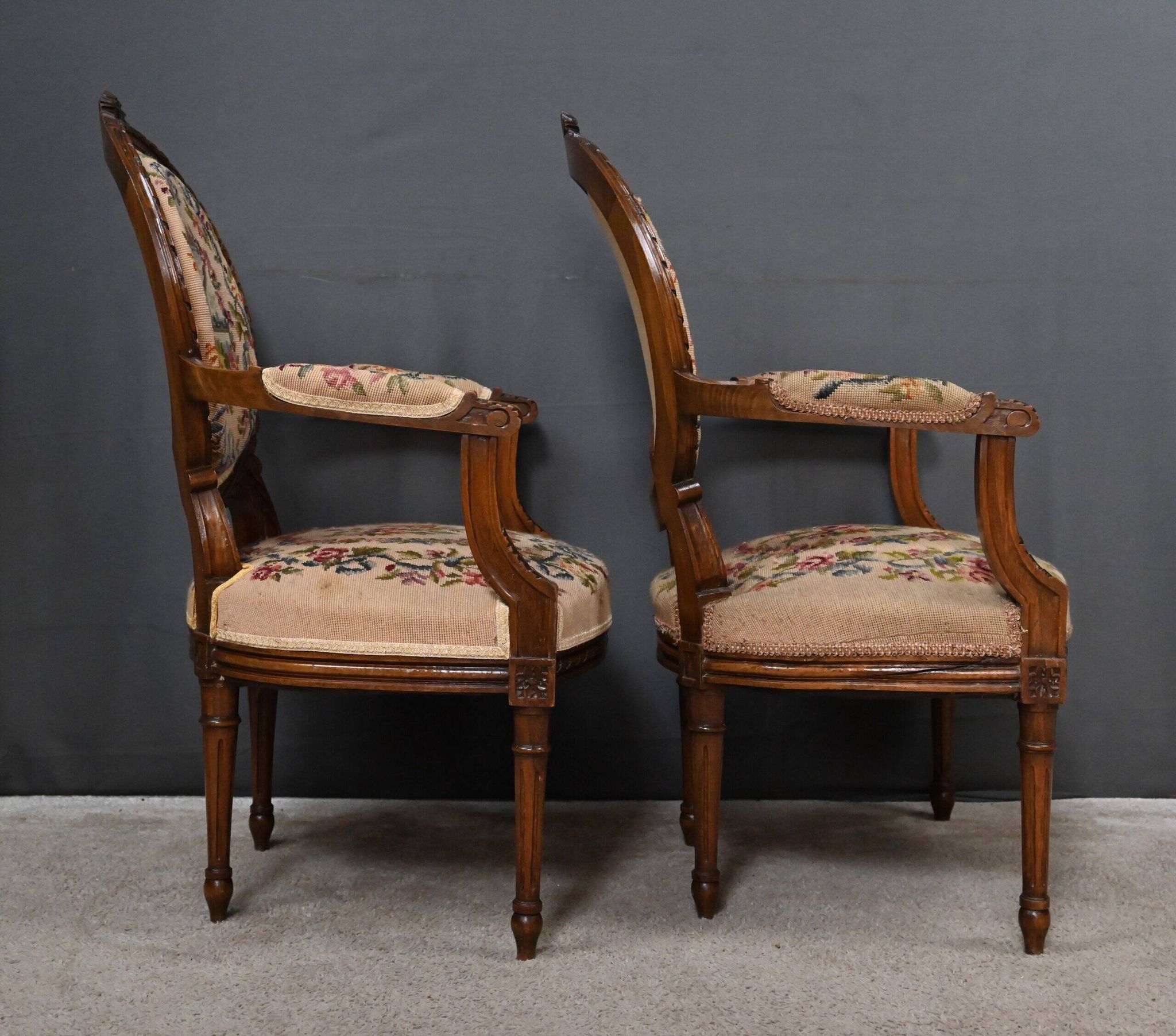 Paire de fauteuils en hêtre, style Louis XVI – début XXe