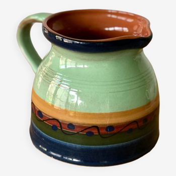 Pichet/poterie artisanal(e) en terre cuite