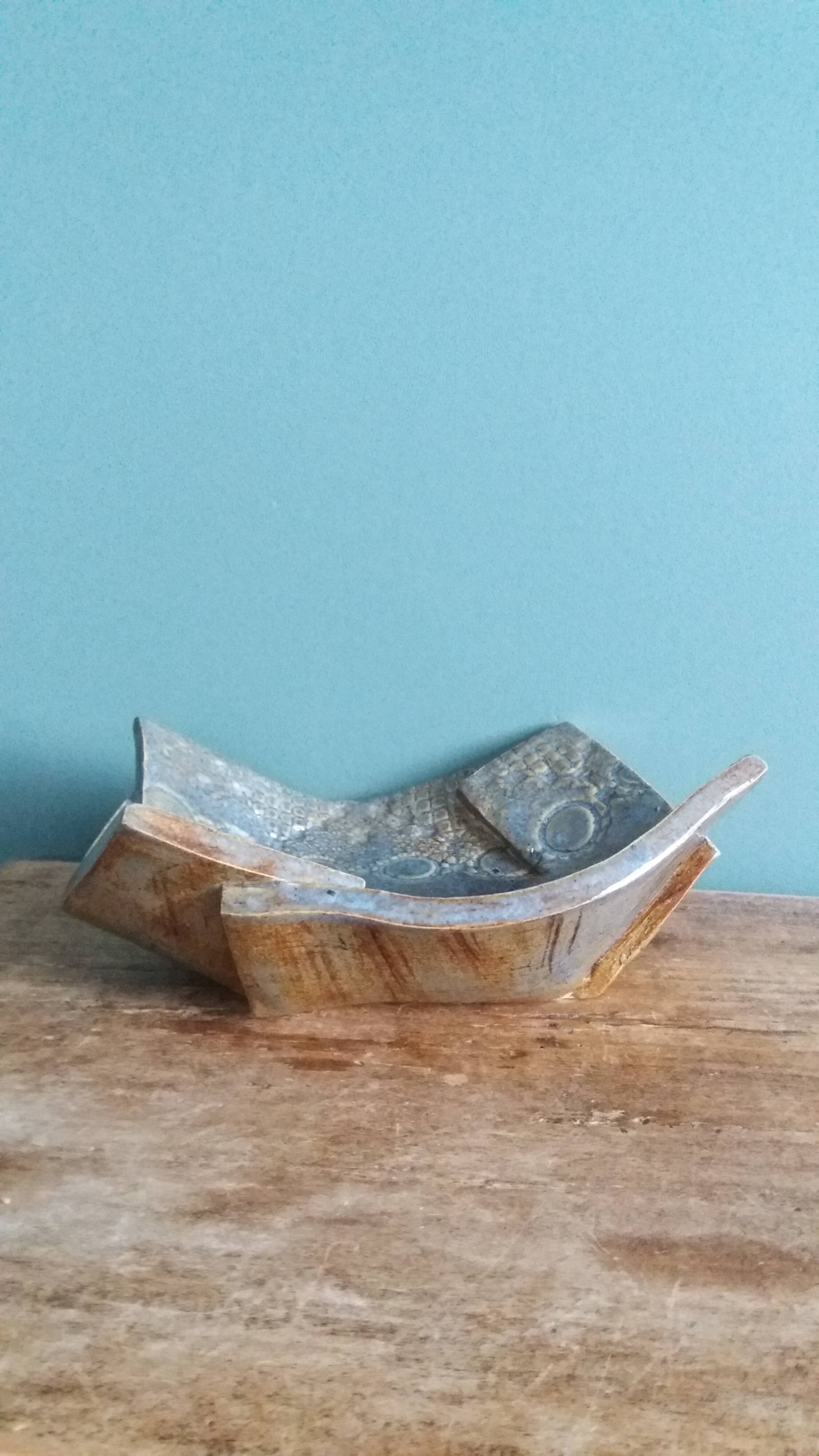 AP ceramic trinket tray with lace-like embroidery effect