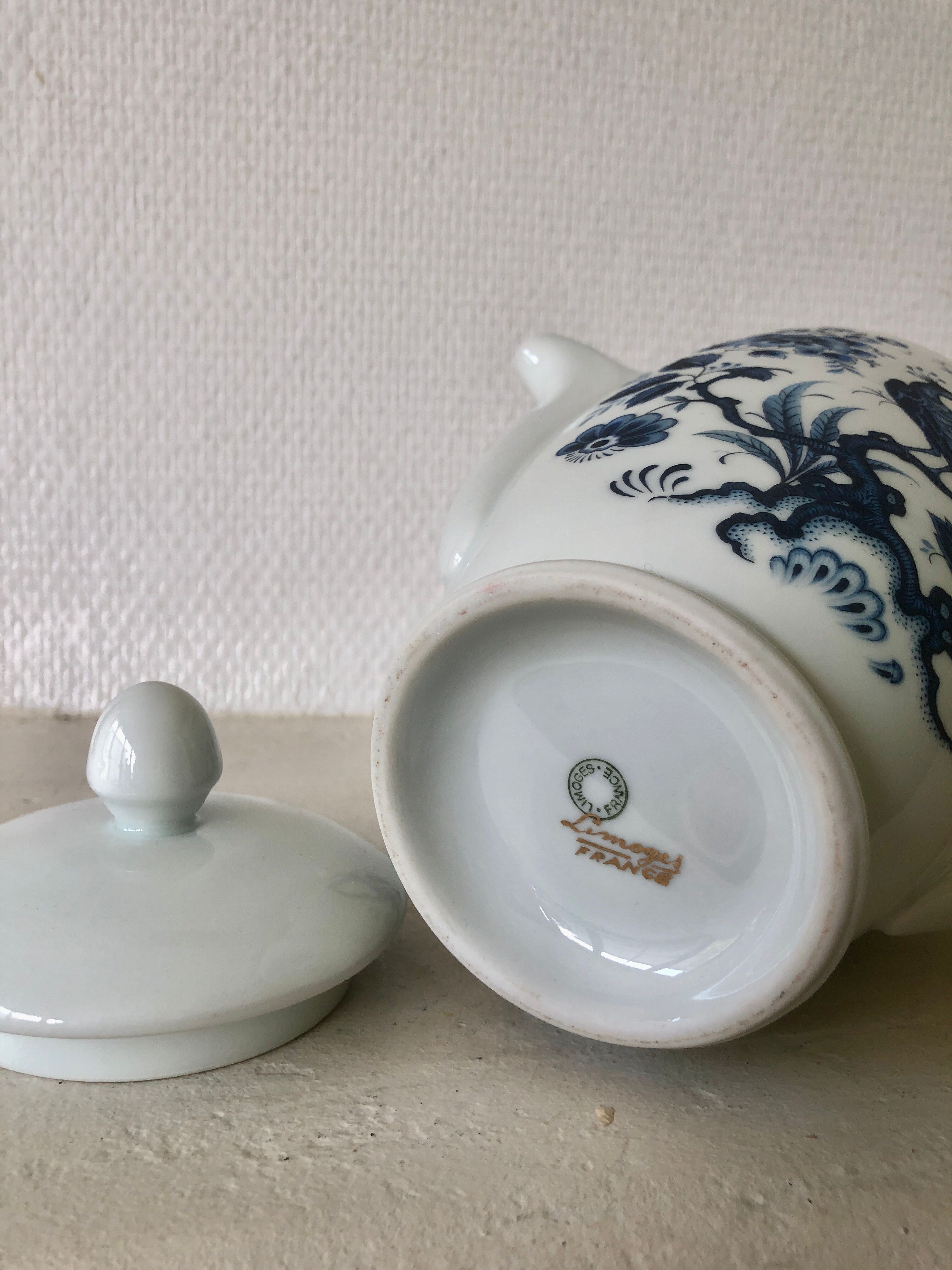 Théière en porcelaine de Limoges