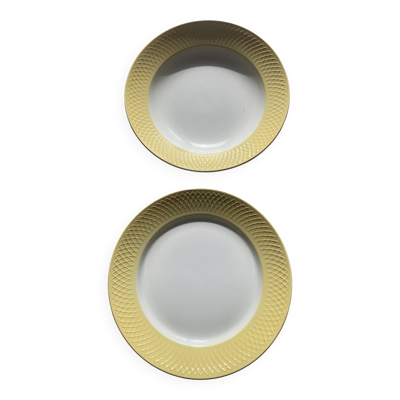 Deux plats en faience un creux et un plat a gateaux blanc et bordure jaune