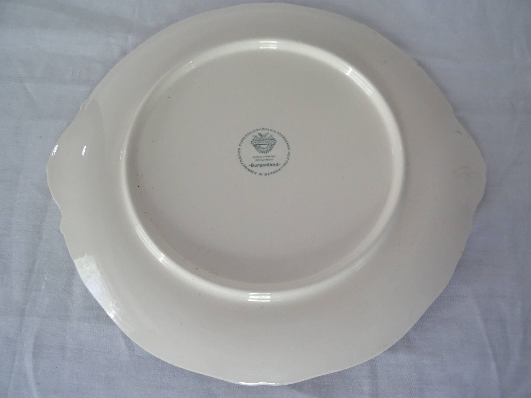Round ceramic faience dish villeroy boch burgerland blue