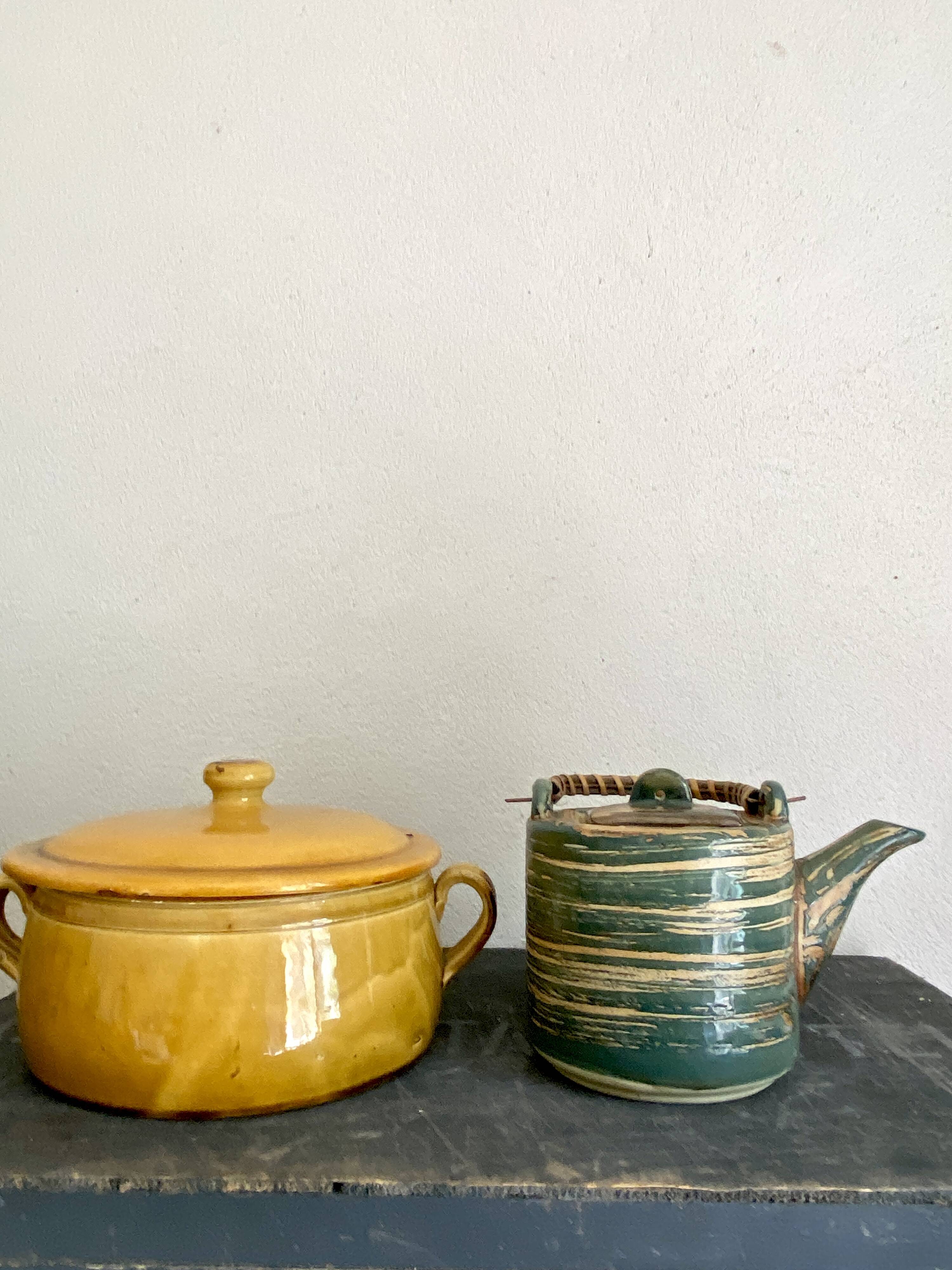 Ceramic teapot