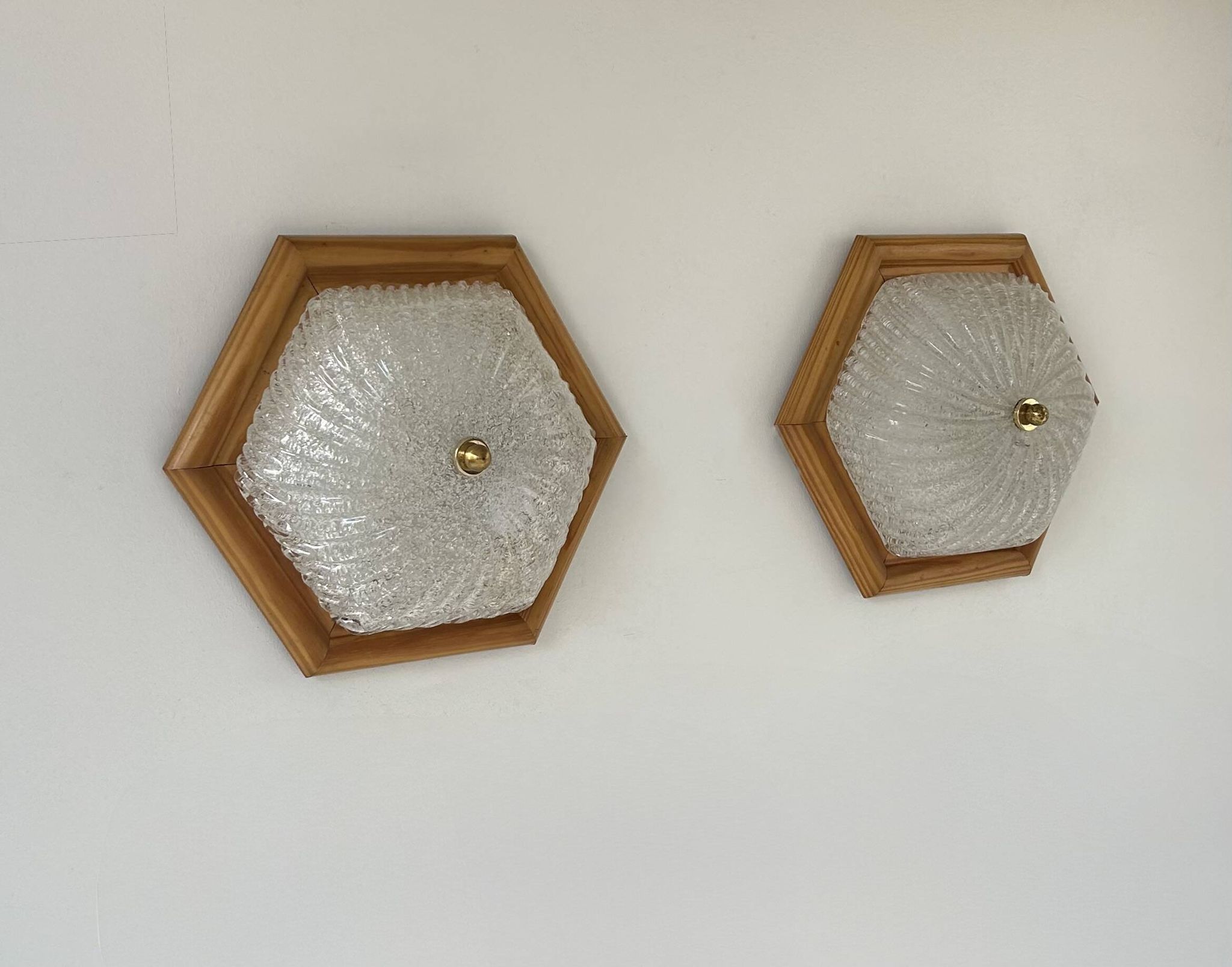 Pair of vintage wall lights, pine and Murano glass, Italy 1980