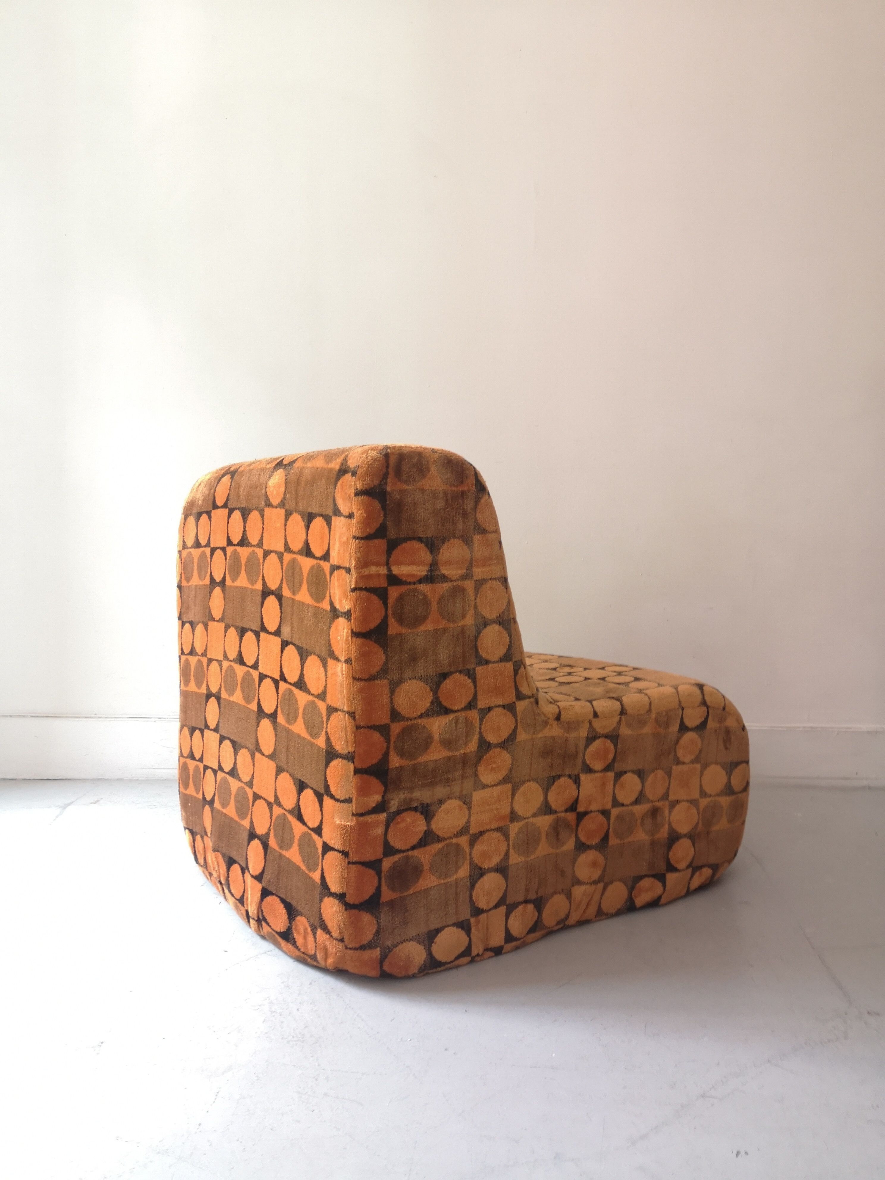 Space age foam chair with geometric pattern, 1960/1970 design.