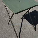 Table de jardin ou bistro pliante en tôle kaki début années 50
