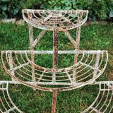 Half-moon plant holder