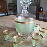 Granite decanter with 7 small glasses no art deco crack
