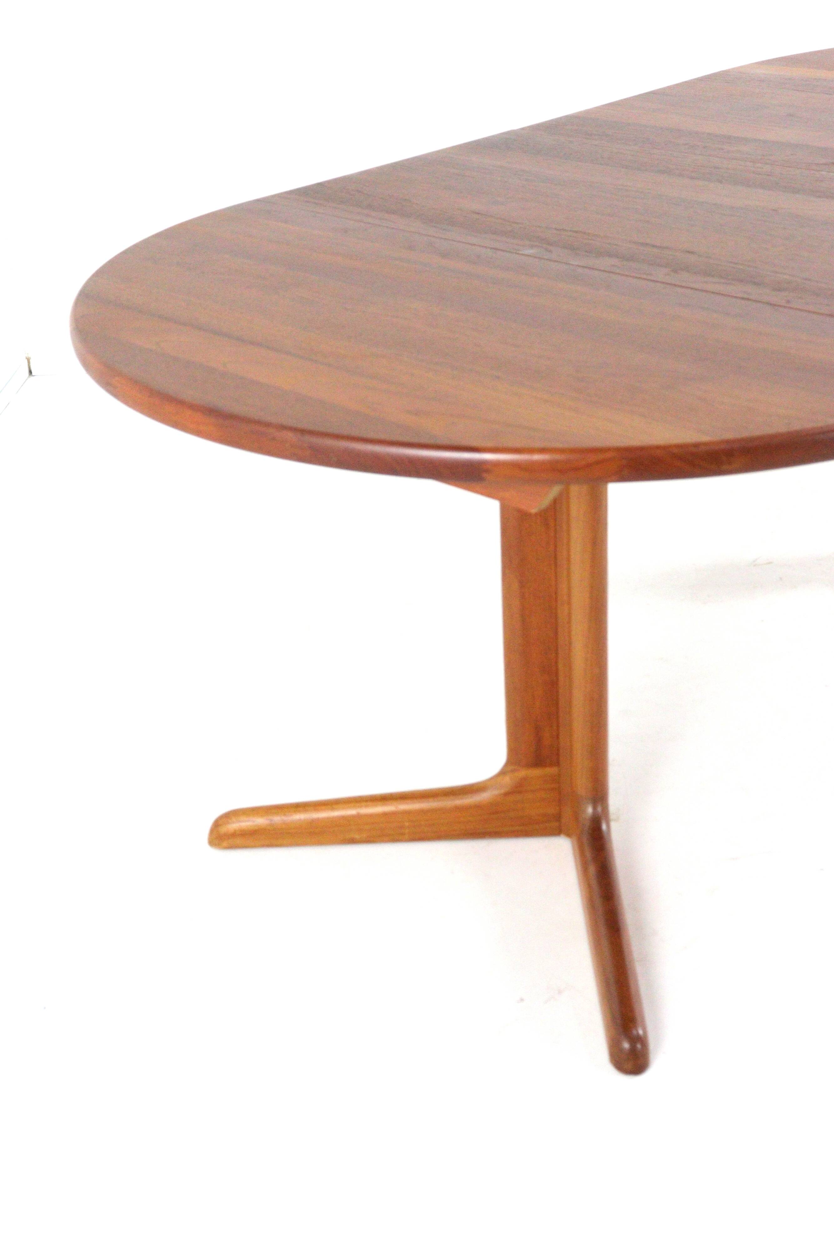 Round 2x extendable Danish Design teak dining table 'Krageris'