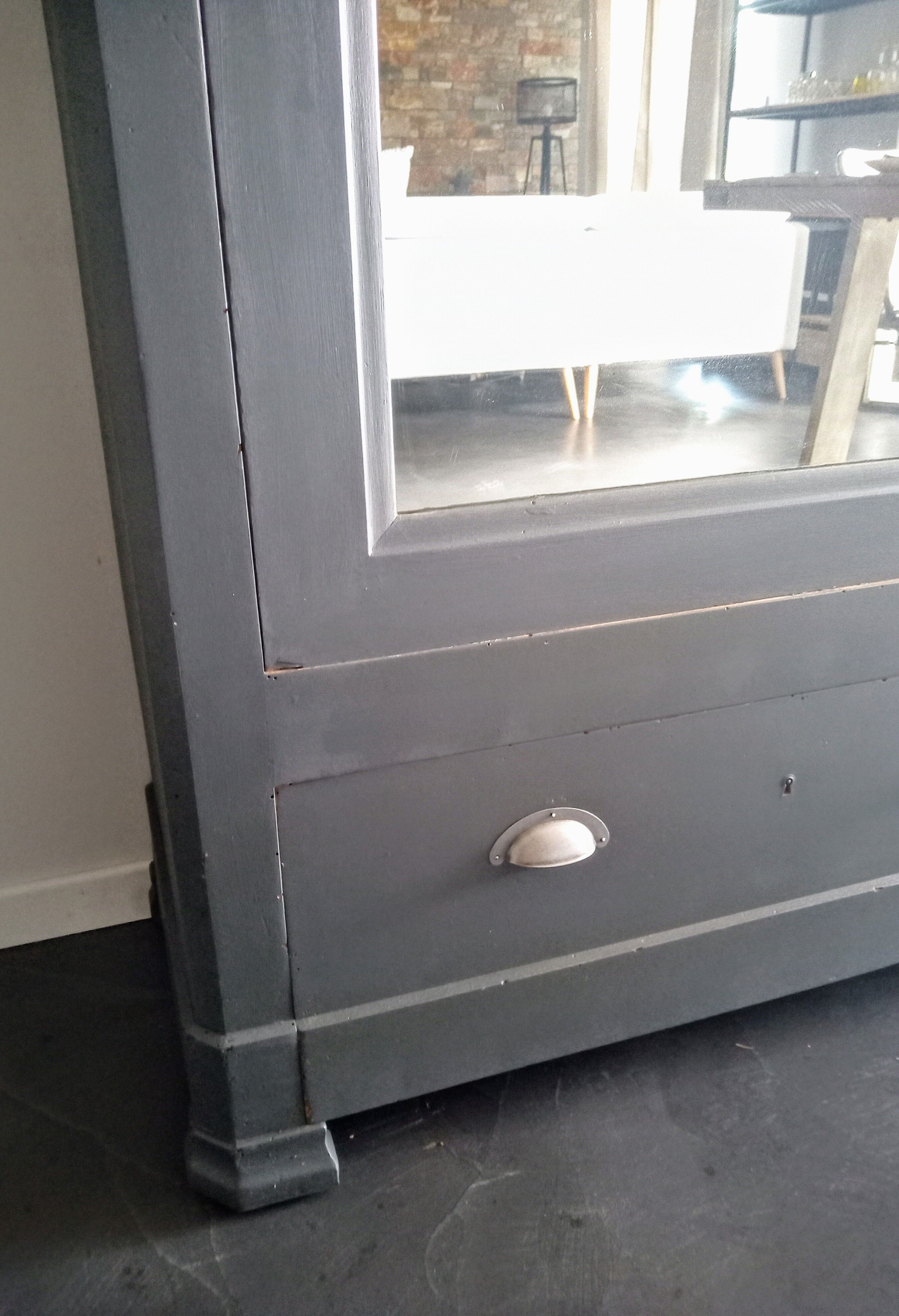 Good-looking wardrobe