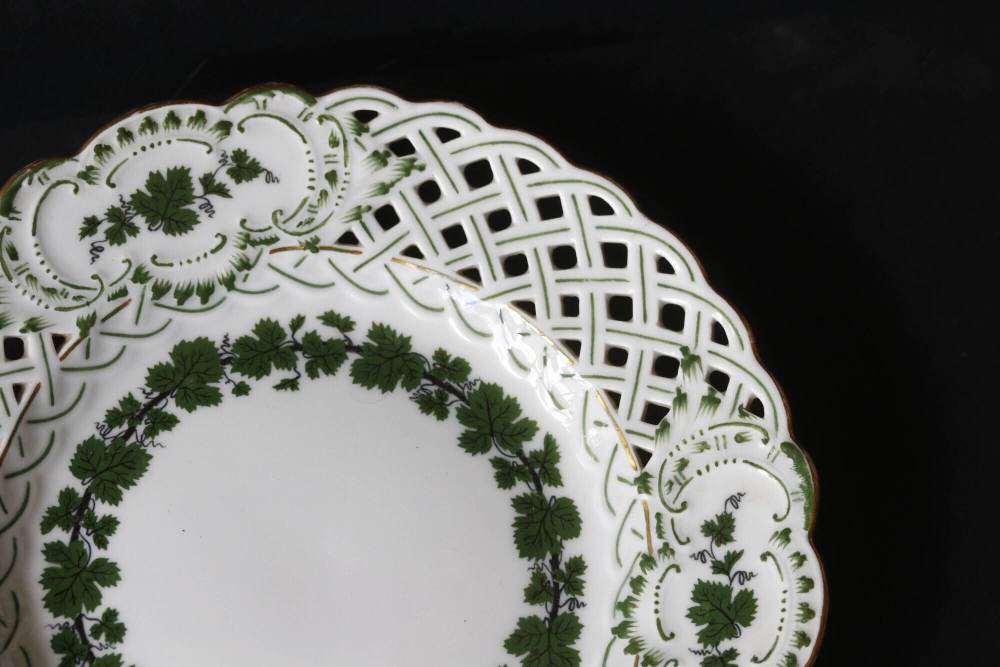 Suite of 4 plates in Meissen porcelain, Germany