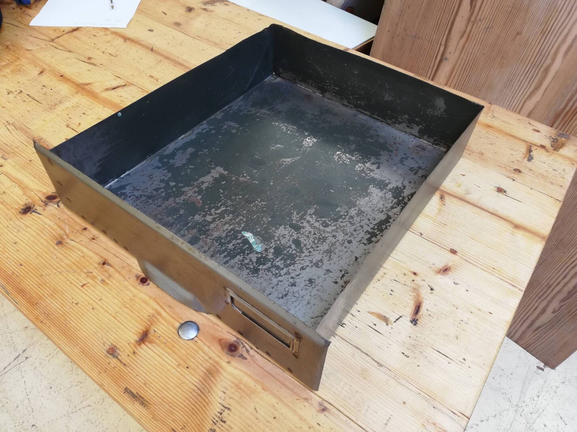 Industrial clamshell cabinet, metal lockers
