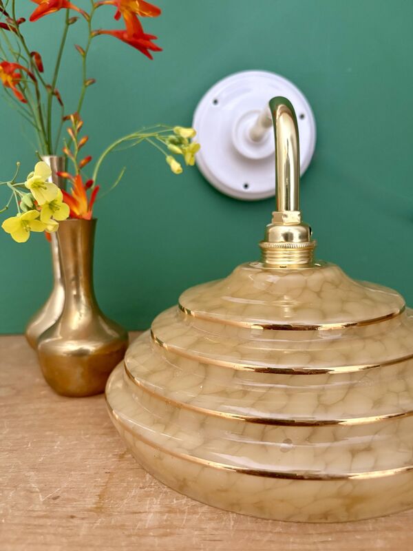 Applique coudée abat-jour vintage en verre de Clichy jaune et doré