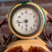 Horloge de cheminée en faïence
