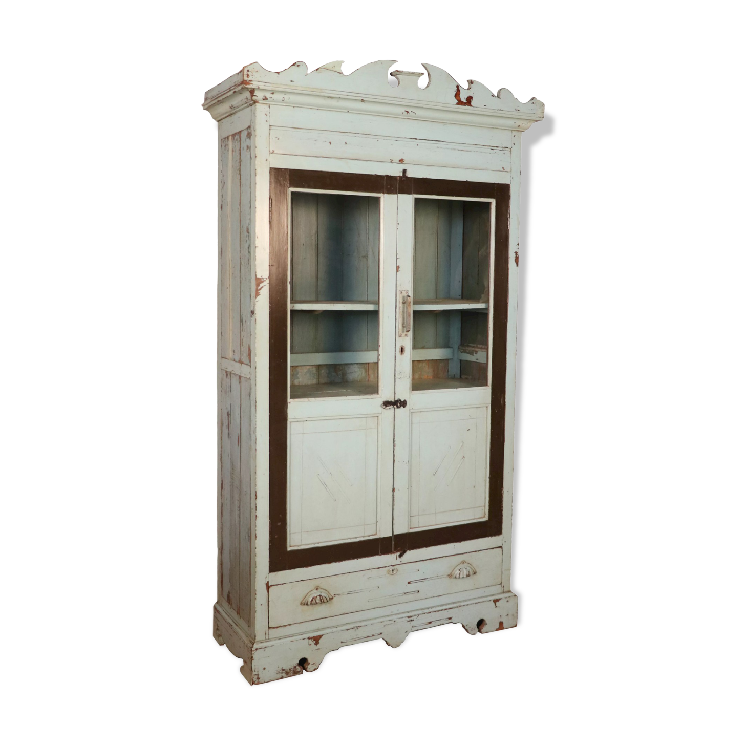 Armoire vitrée art déco en teck birman patine turquoise d'origine