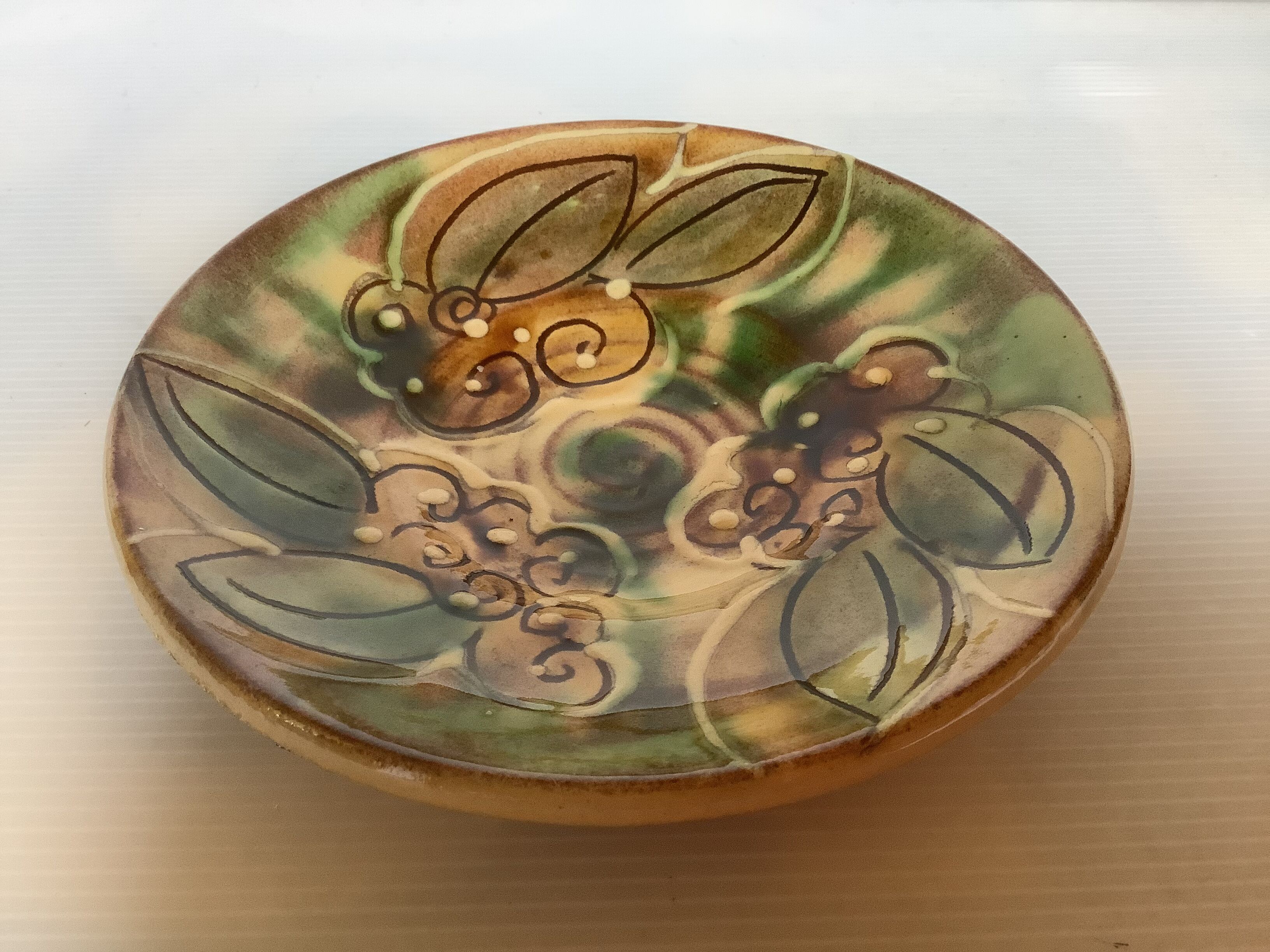 Empty ceramic pocket flowers fruits leaves