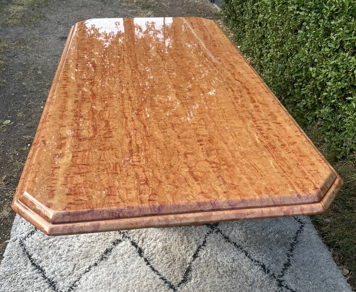 Large dining table in Rosso Alicante marble from the 70s-80s.