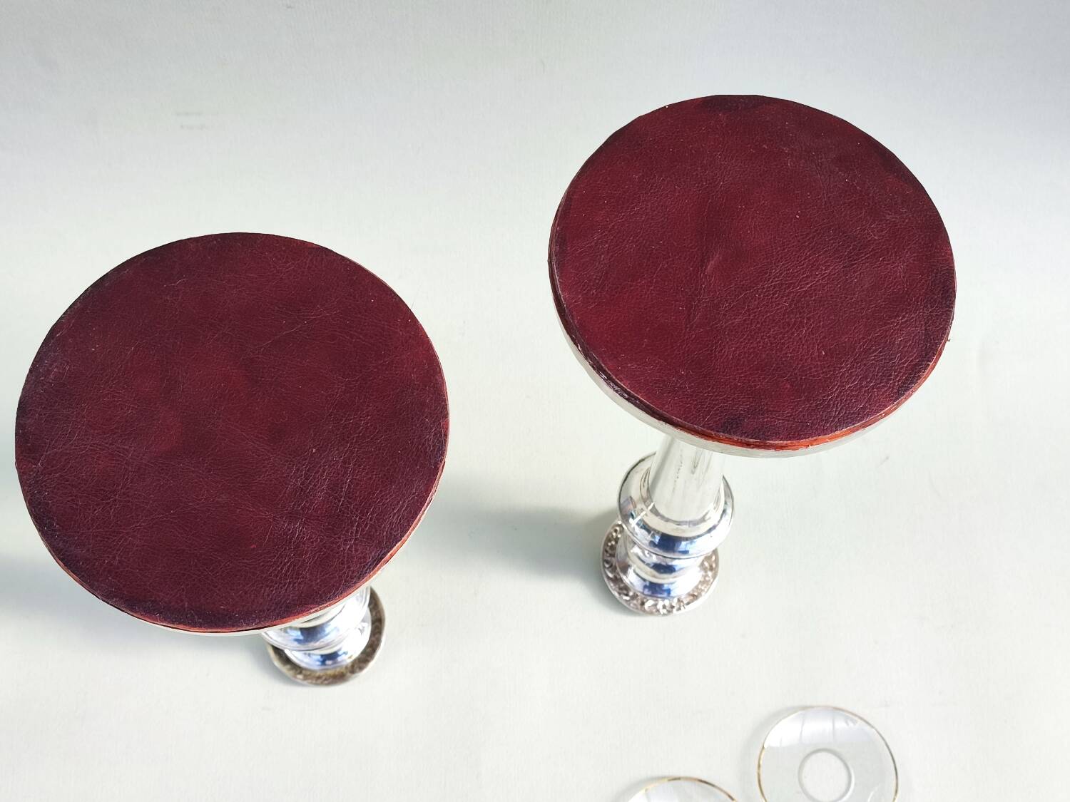 Bougeoirs en métal argenté