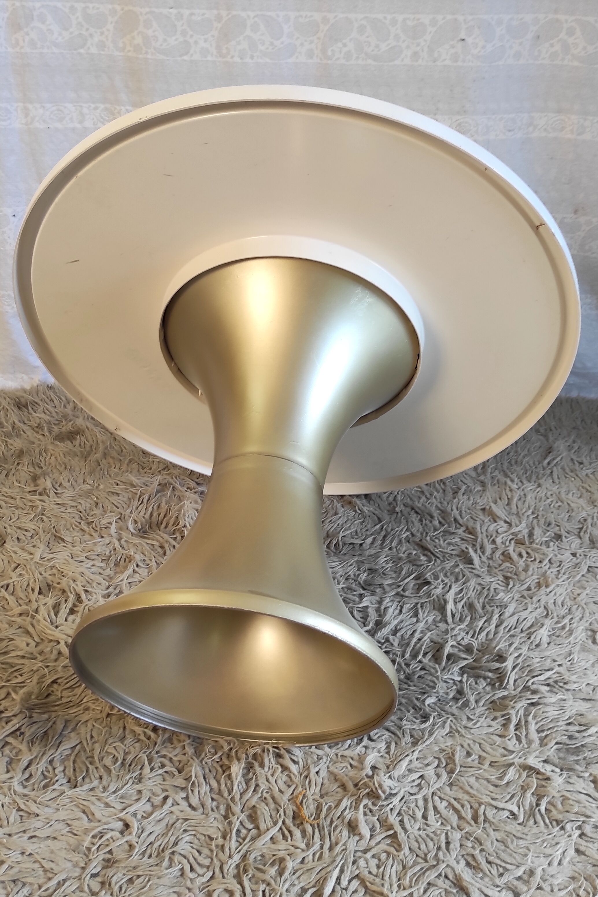 White and gold "tam tam" coffee table – 60s/70s