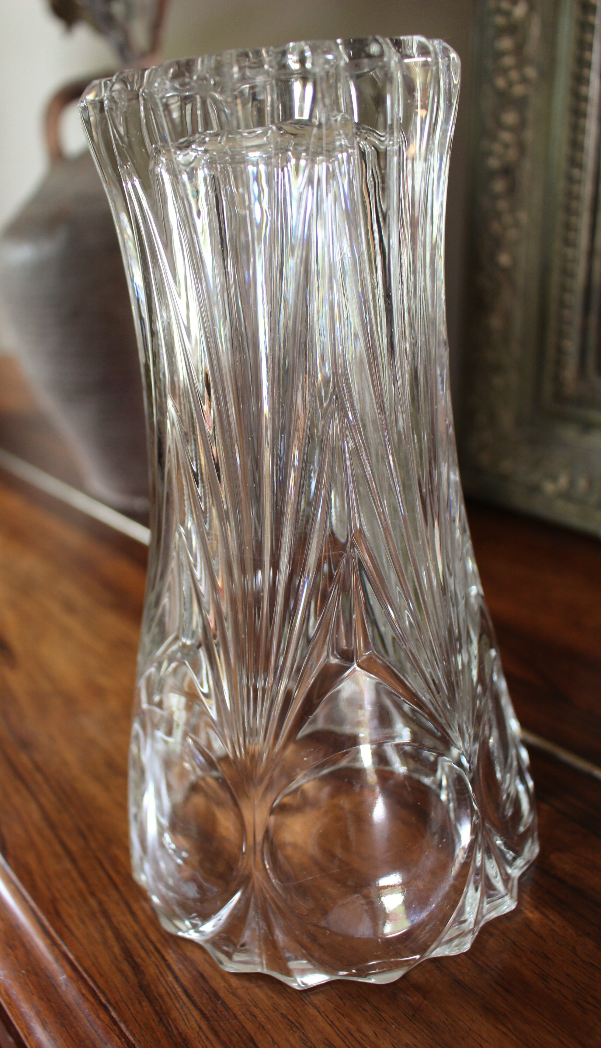 Transparent chiseled glass vase