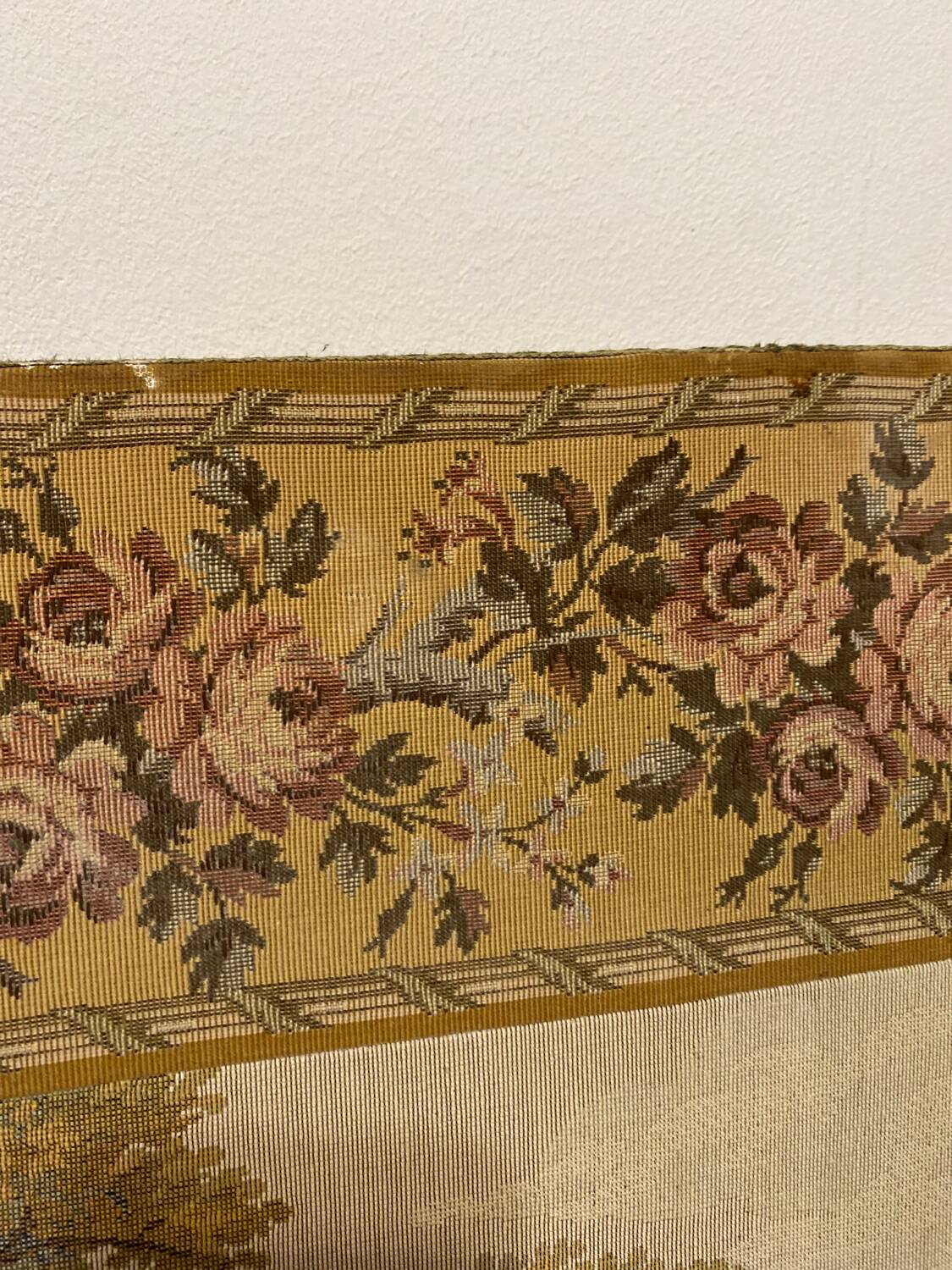 Romantic wall tapestry