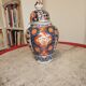 Pot with lid in Imari-style porcelain from Japan.
