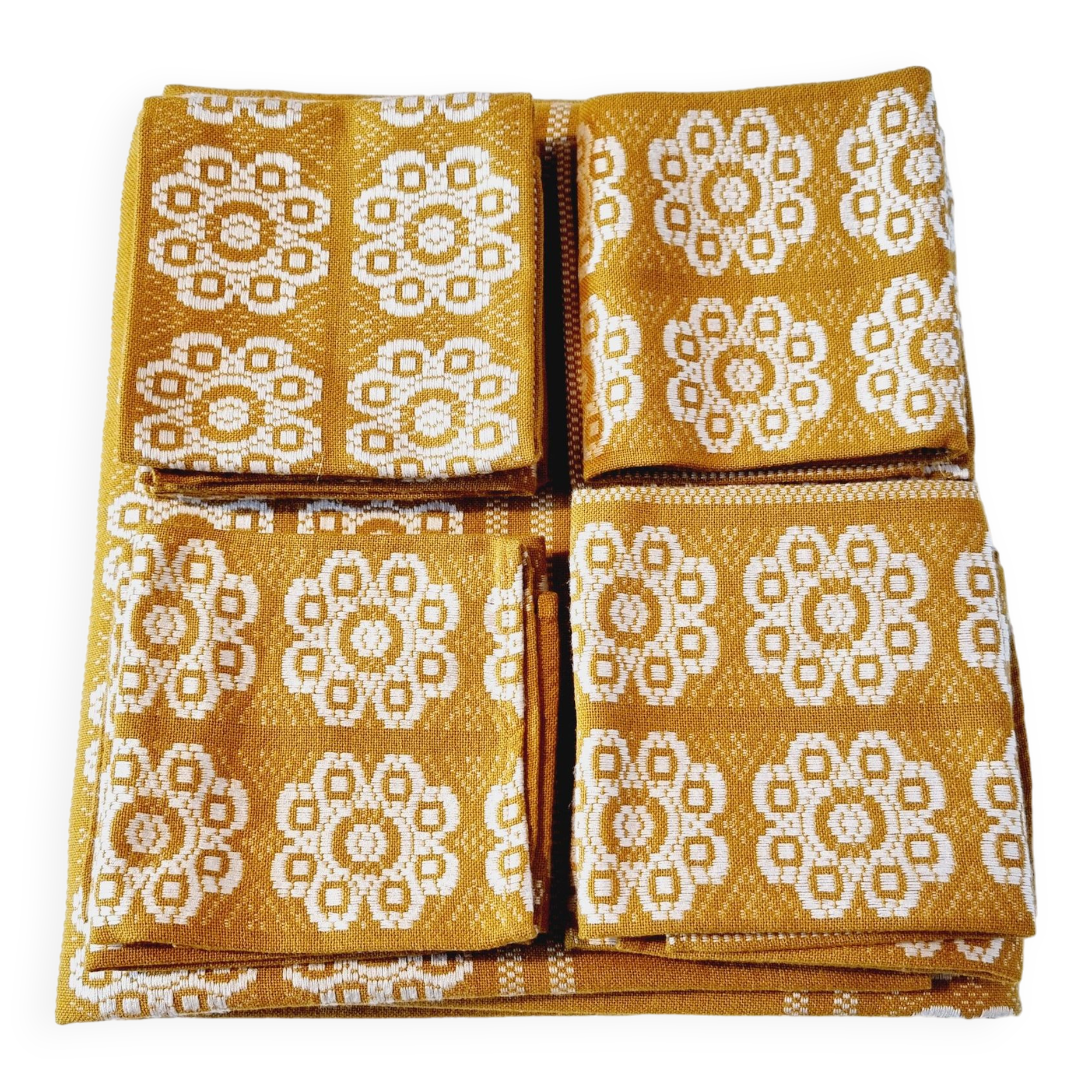 Nappe et 10 serviettes en fil brodé blanc façon point de croix et fond couleur moutarde