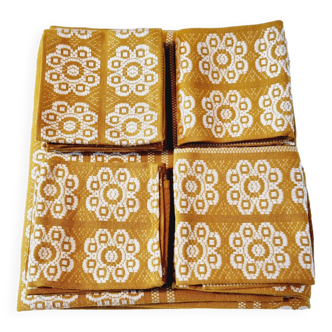 Tablecloth and 10 napkins in white embroidered cross-stitch thread and mustard-colored background